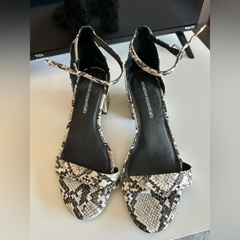 Amazon Essential Snake Heel Woman’s 7.5 Wide